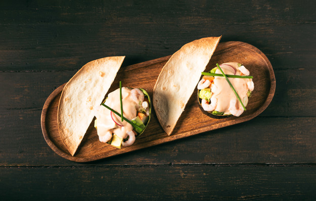 Aguacate relleno de camarones
