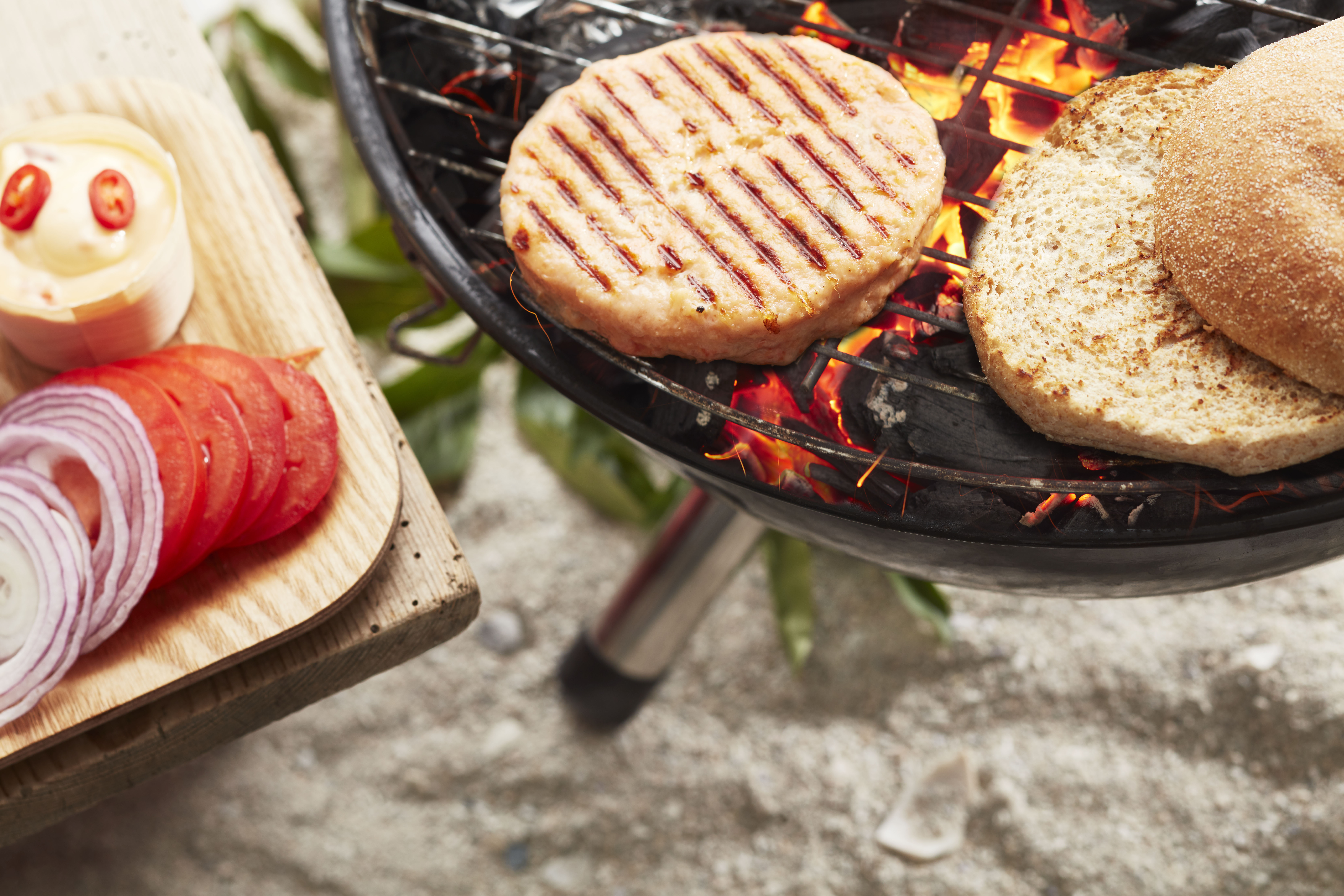Fiskburgare på grillen